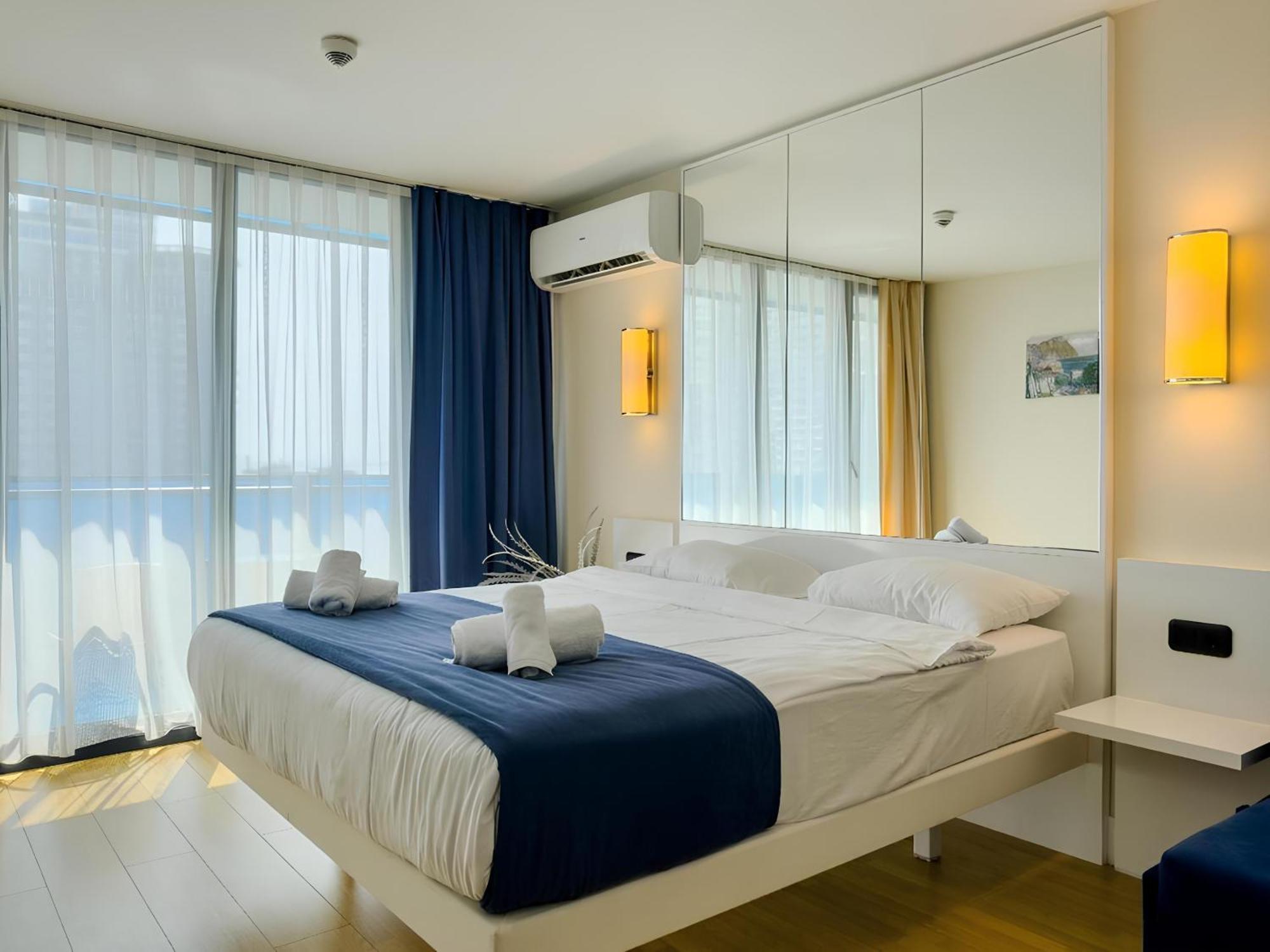 Апартаменты Orbi With Sea View