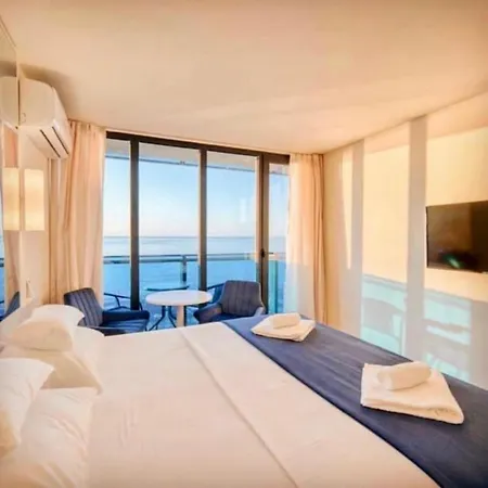 Orbi City Apartment With Sea View 巴统 外观 照片